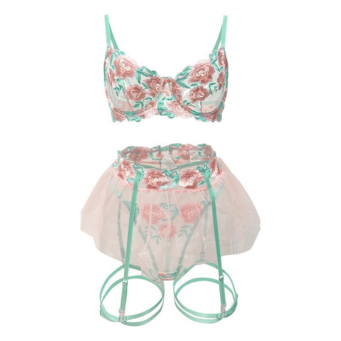 Komplet bielizny z haftem i tiulową spódniczką