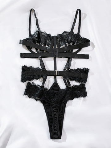 Koronkowe body z paskami i wycięciami w stylu couture