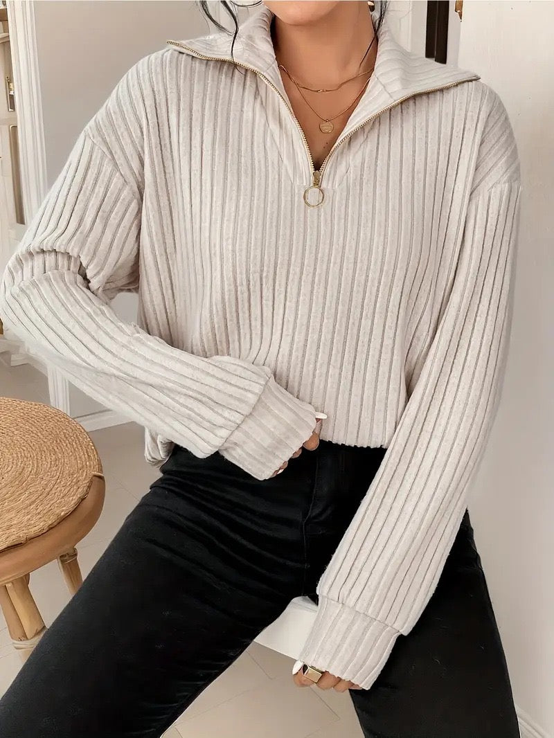 Dzianinowy sweter z zamkiem – idealny na każdą okazję