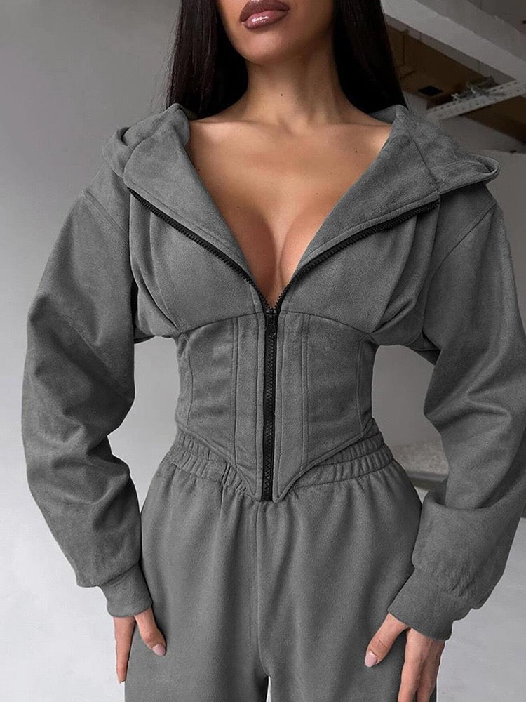 Komplet o dopasowanym kroju – elegancja w sportowym stylu