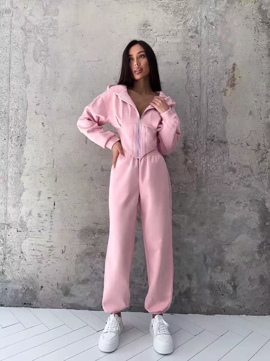 Komplet o dopasowanym kroju – elegancja w sportowym stylu