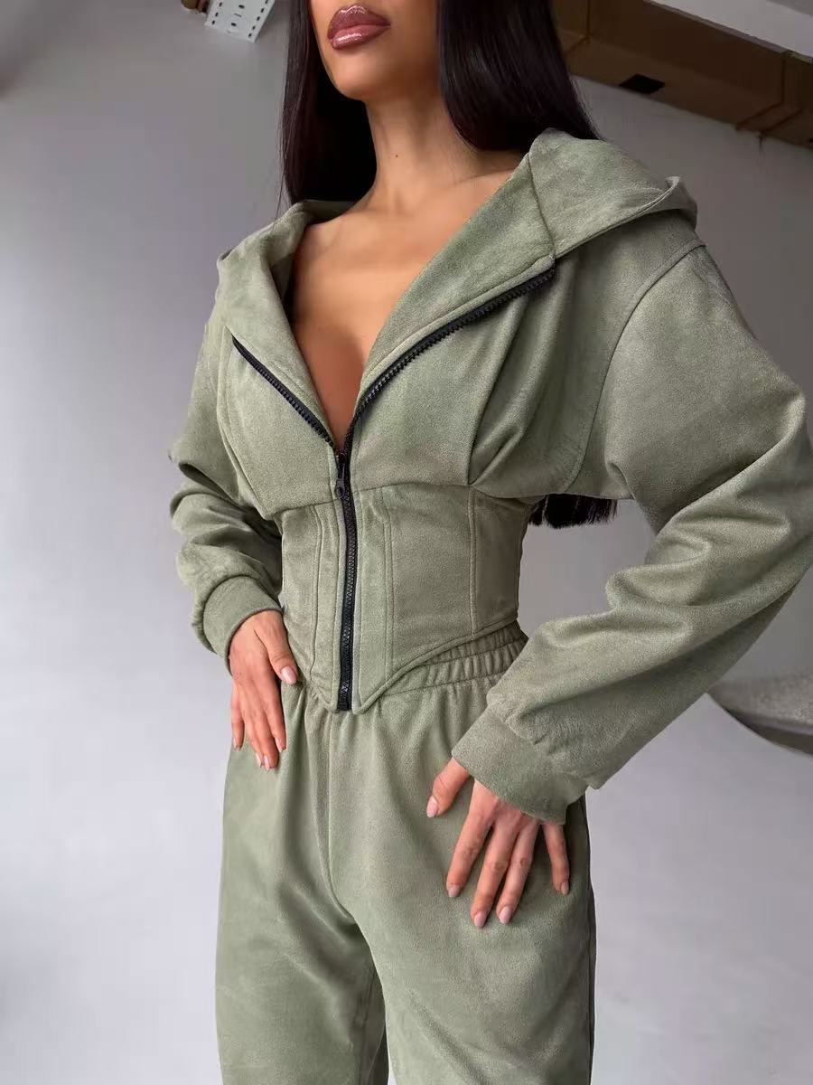 Komplet o dopasowanym kroju – elegancja w sportowym stylu