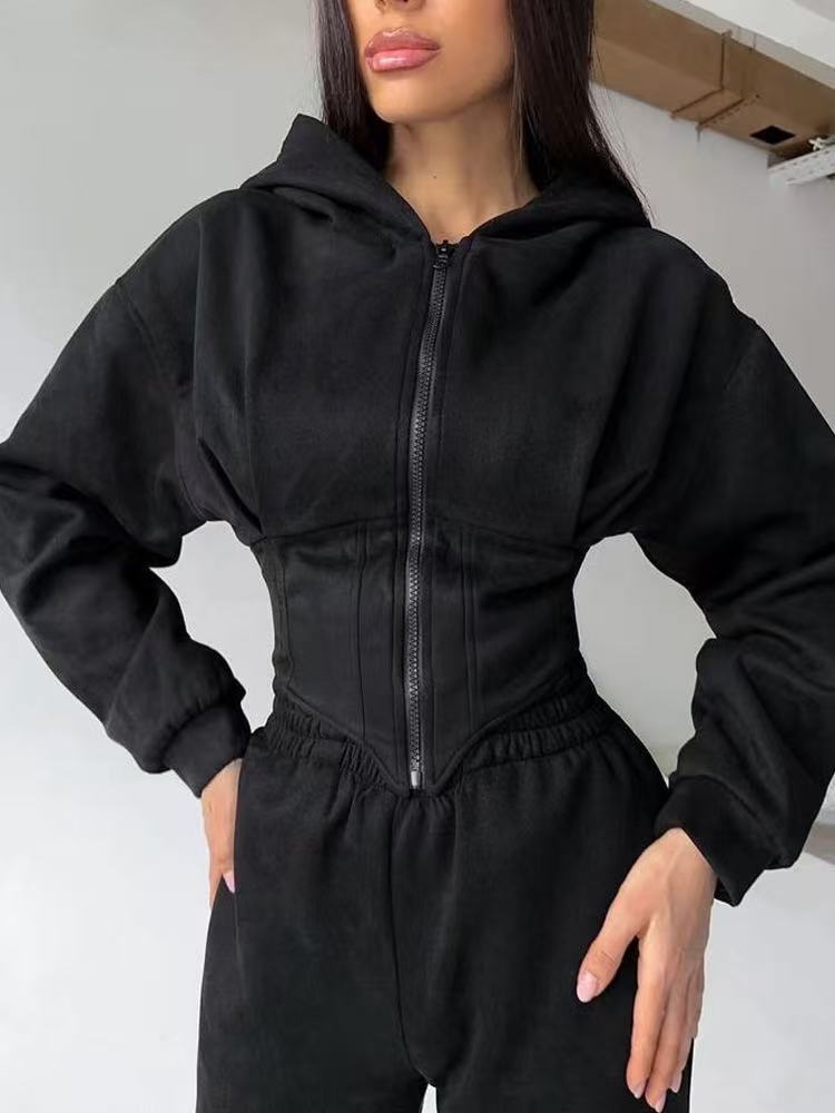 Komplet o dopasowanym kroju – elegancja w sportowym stylu