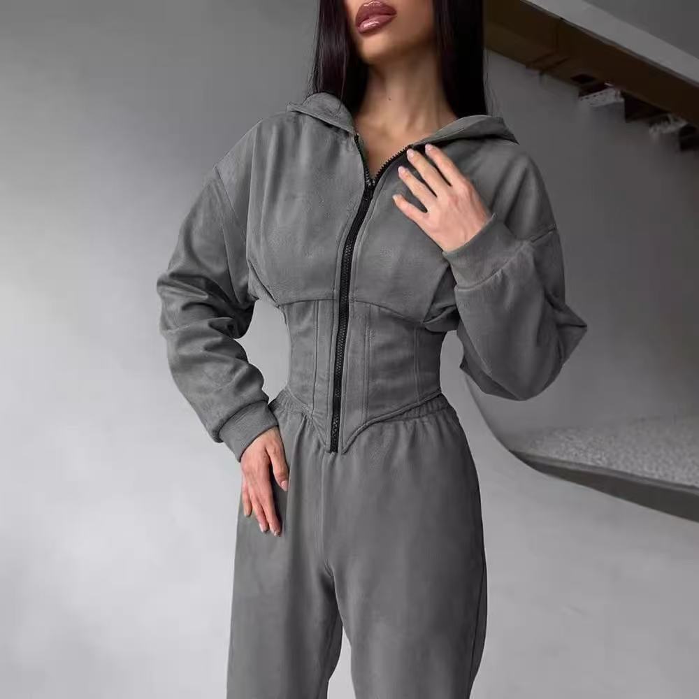 Komplet o dopasowanym kroju – elegancja w sportowym stylu