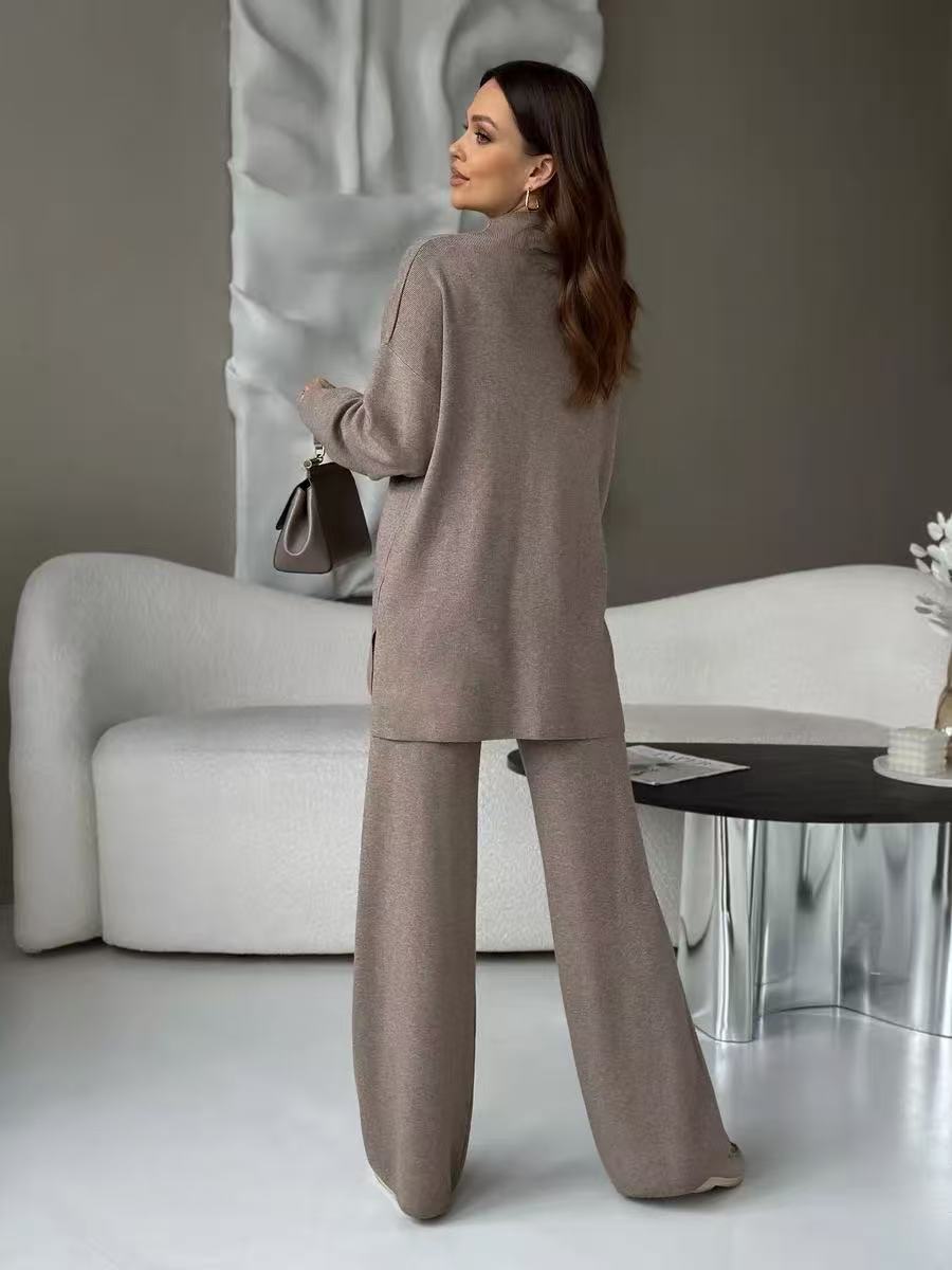 Elegancki damski komplet dzianinowy – sweter o luźnym kroju i spodnie