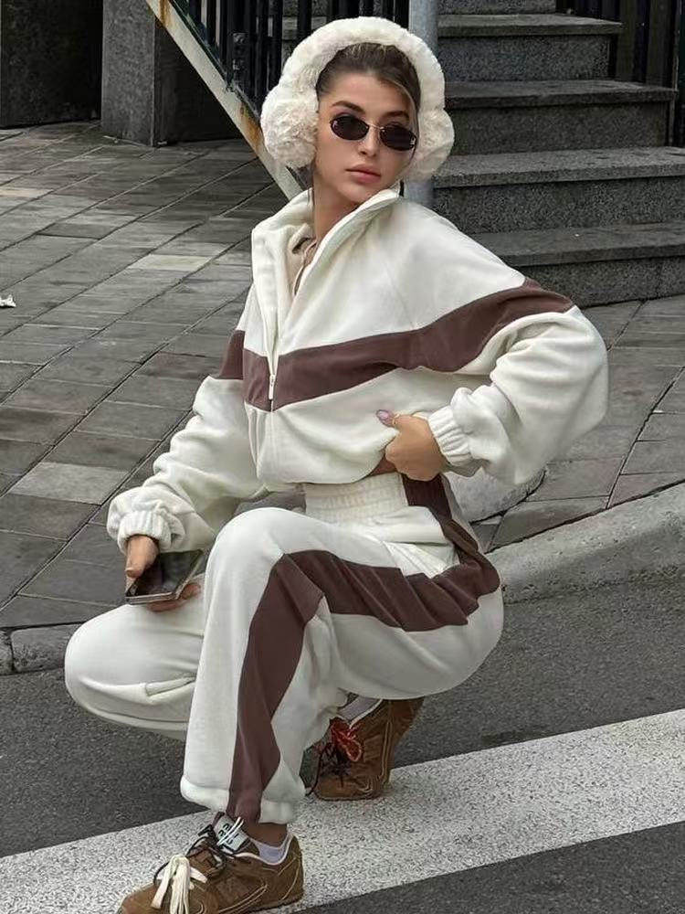 Damski komplet dresowy z zamkiem – zestaw sportowo-casual