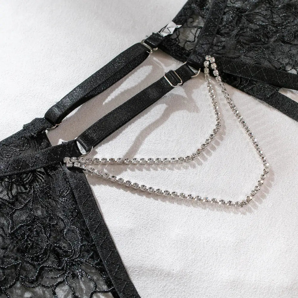 Elegancki komplet bielizny z koronką i diamentowymi akcentami - Bielizna damska