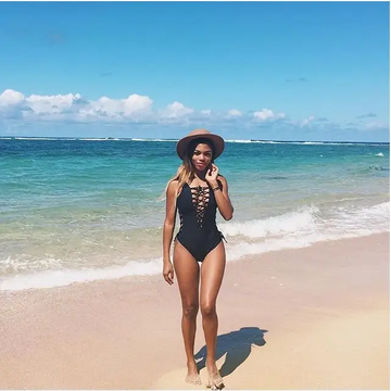 Jednoczęściowy strój z mocno wyciętym dekoltem - Luxurie