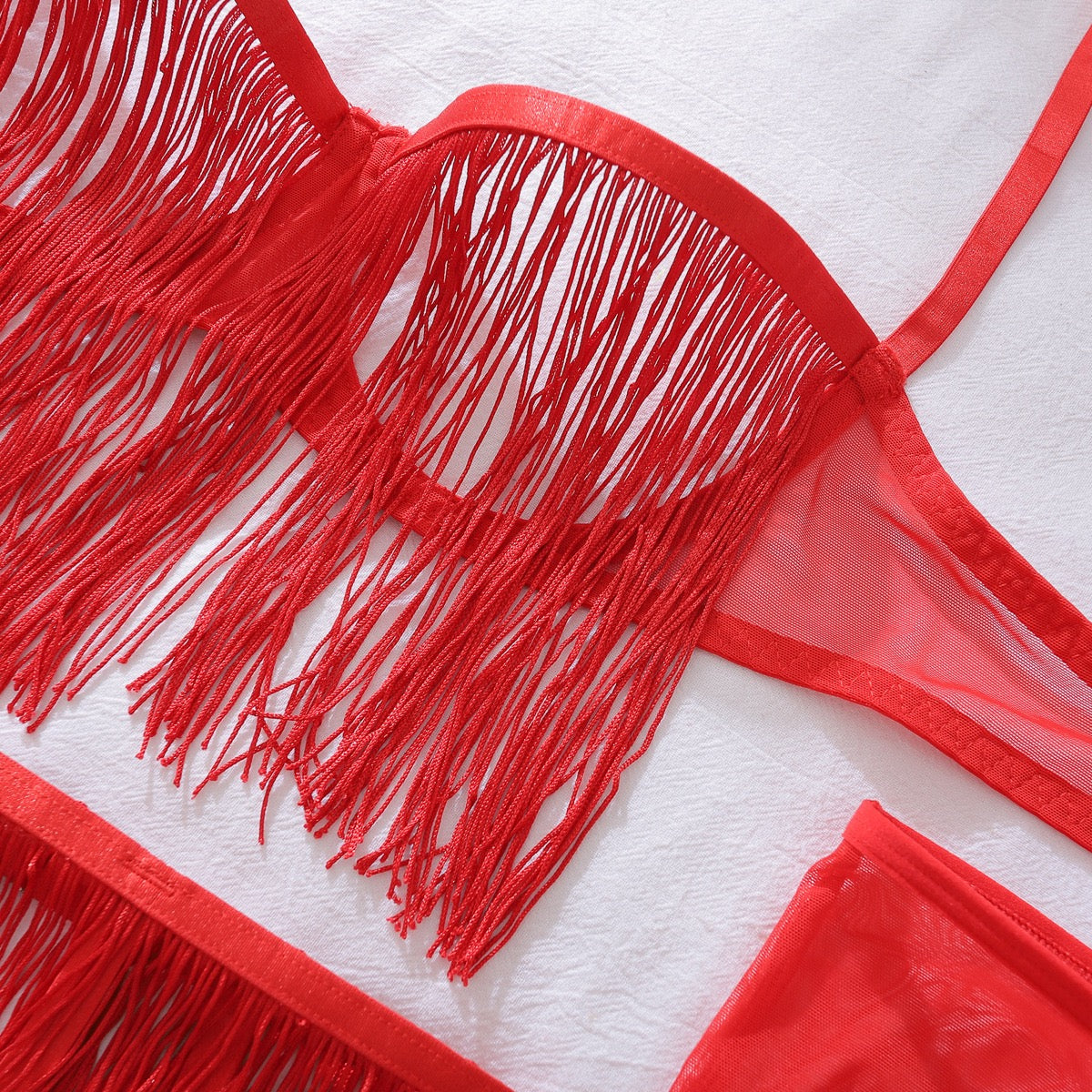 Komplet bielizny damskiej z frędzlami i pończochami