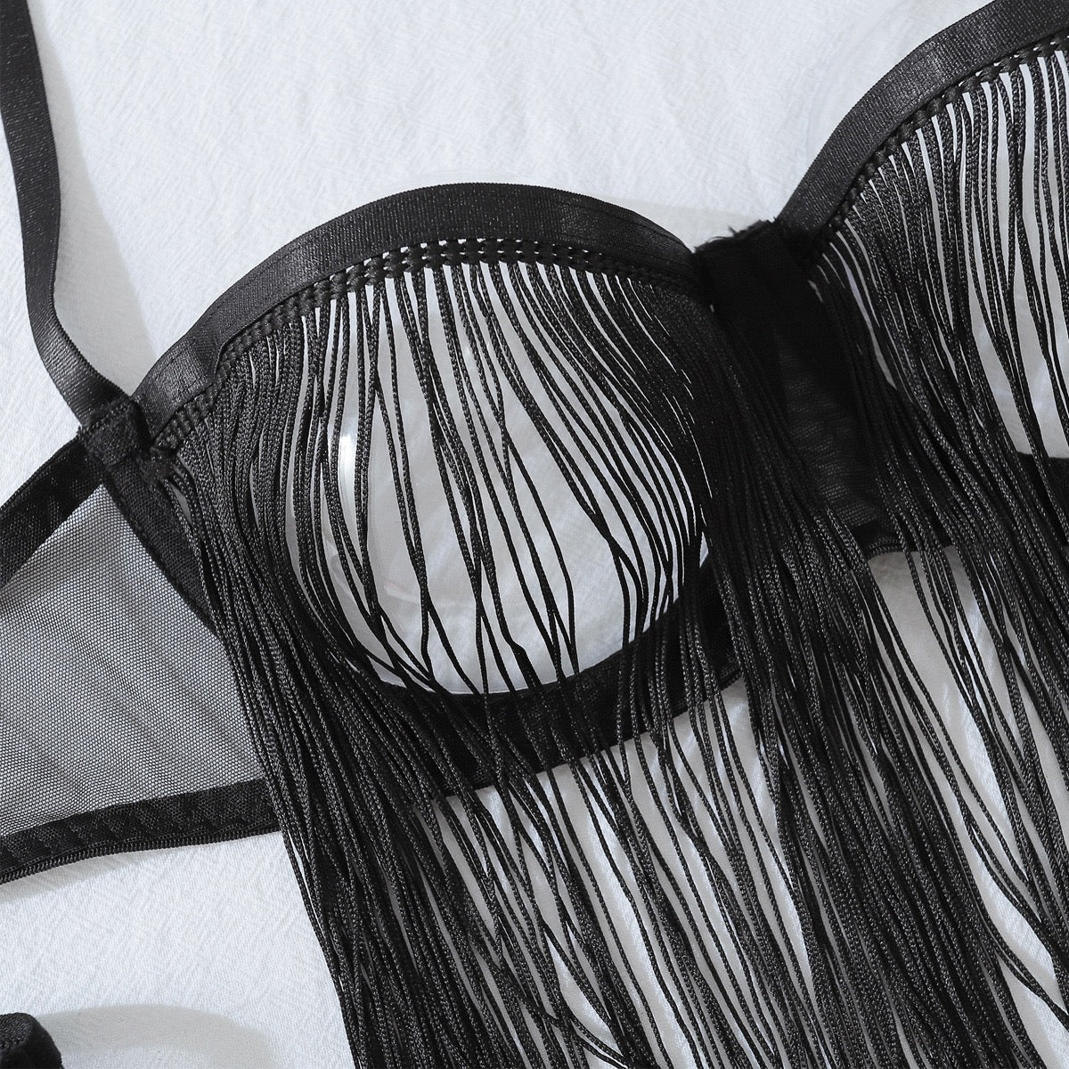 Komplet bielizny damskiej z frędzlami i pończochami