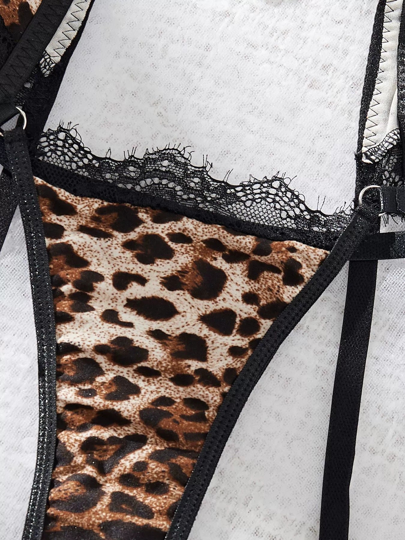 Komplet bielizny damskiej w panterkę z pasem do pończoch