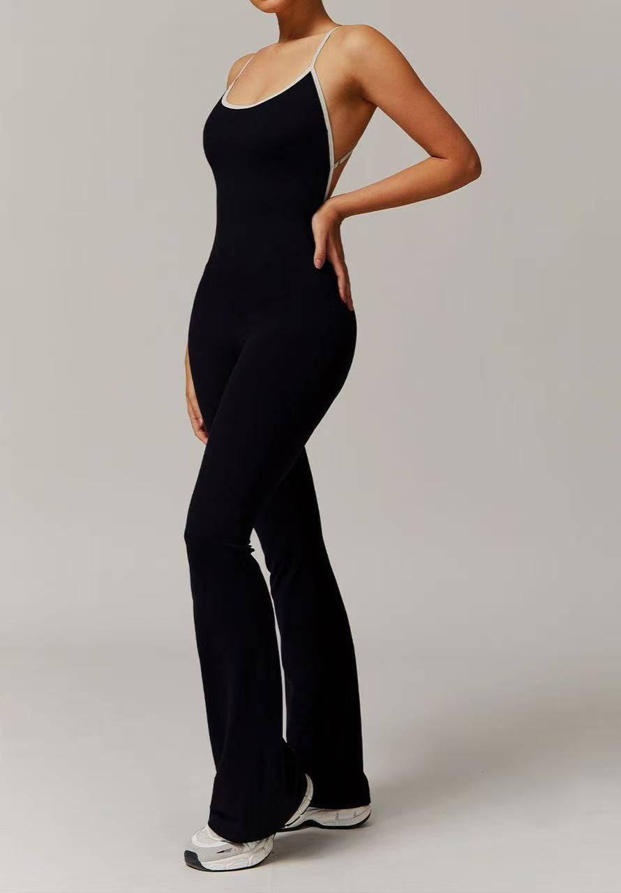 Kombinezon sportowy damski z rozszerzanymi nogawkami na cienkich ramiączkach