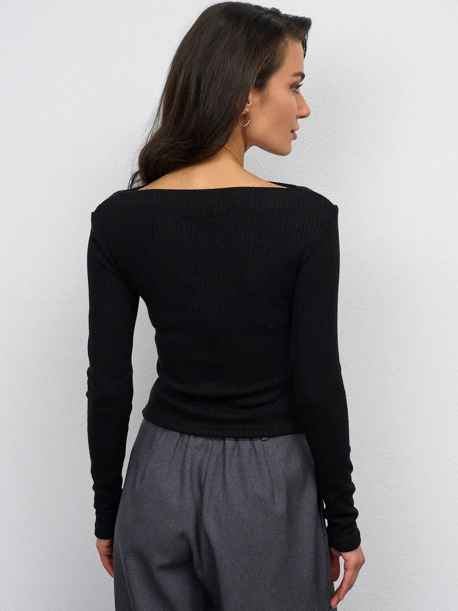 Prążkowany sweter hiszpanka – kobiecy i elegancki krój