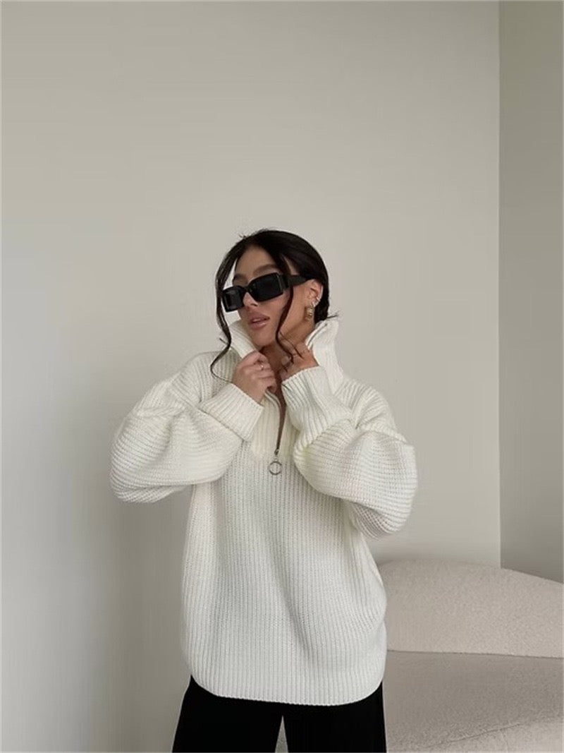 Sweter z wysokim kołnierzem na zamek – nowoczesny minimalizm i wygoda