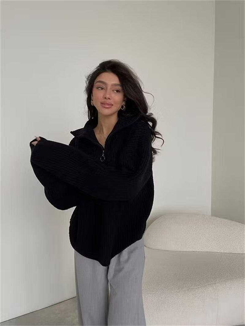 Sweter z wysokim kołnierzem na zamek – nowoczesny minimalizm i wygoda