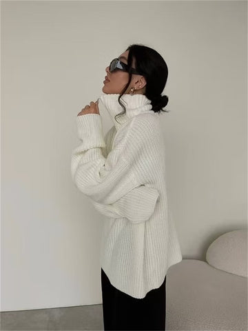 Sweter z wysokim kołnierzem na zamek – nowoczesny minimalizm i wygoda