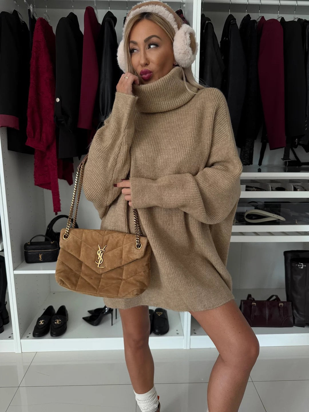 Sweter oversize z golfem – stylowy i przytulny fason na chłodne dni