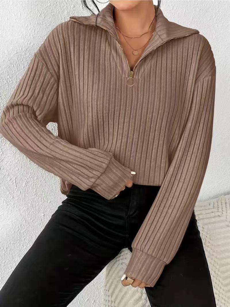 Dzianinowy sweter z zamkiem – idealny na każdą okazję