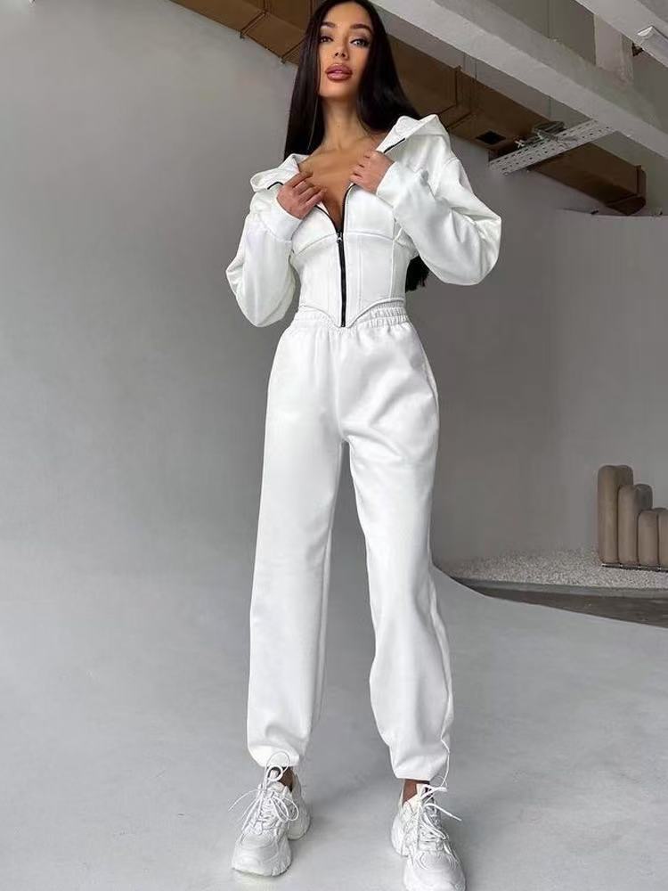 Komplet o dopasowanym kroju – elegancja w sportowym stylu