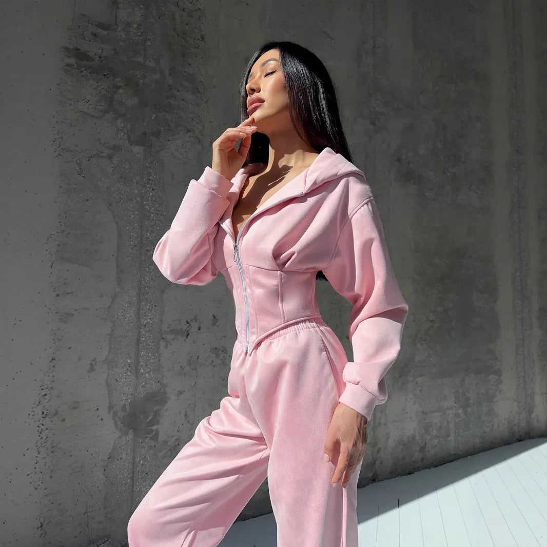 Komplet o dopasowanym kroju – elegancja w sportowym stylu