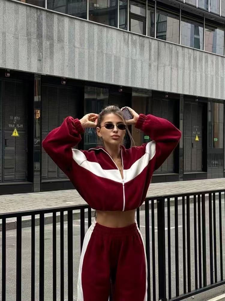 Damski komplet dresowy z zamkiem – zestaw sportowo-casual