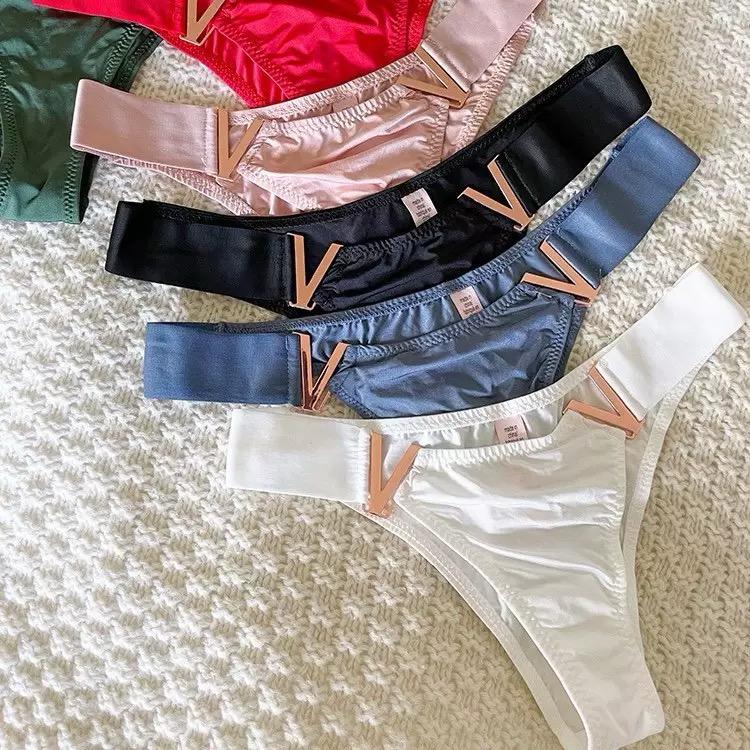 Majtki na grubym pasku ze złotą wstawką