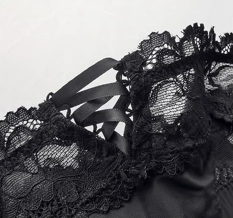 Delikatne stringi z koronkowym pasem