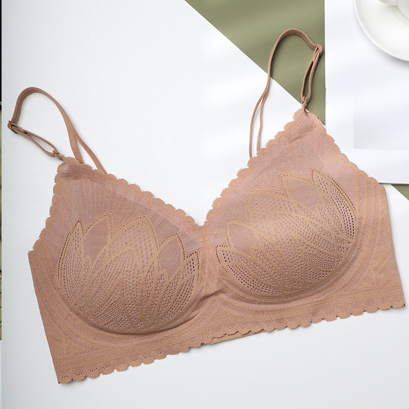 Biustonosz w delikatny wzorek