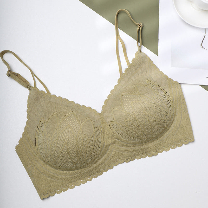 Biustonosz w delikatny wzorek