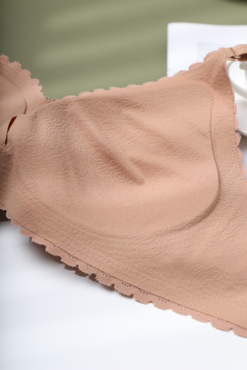 Biustonosz w delikatny wzorek