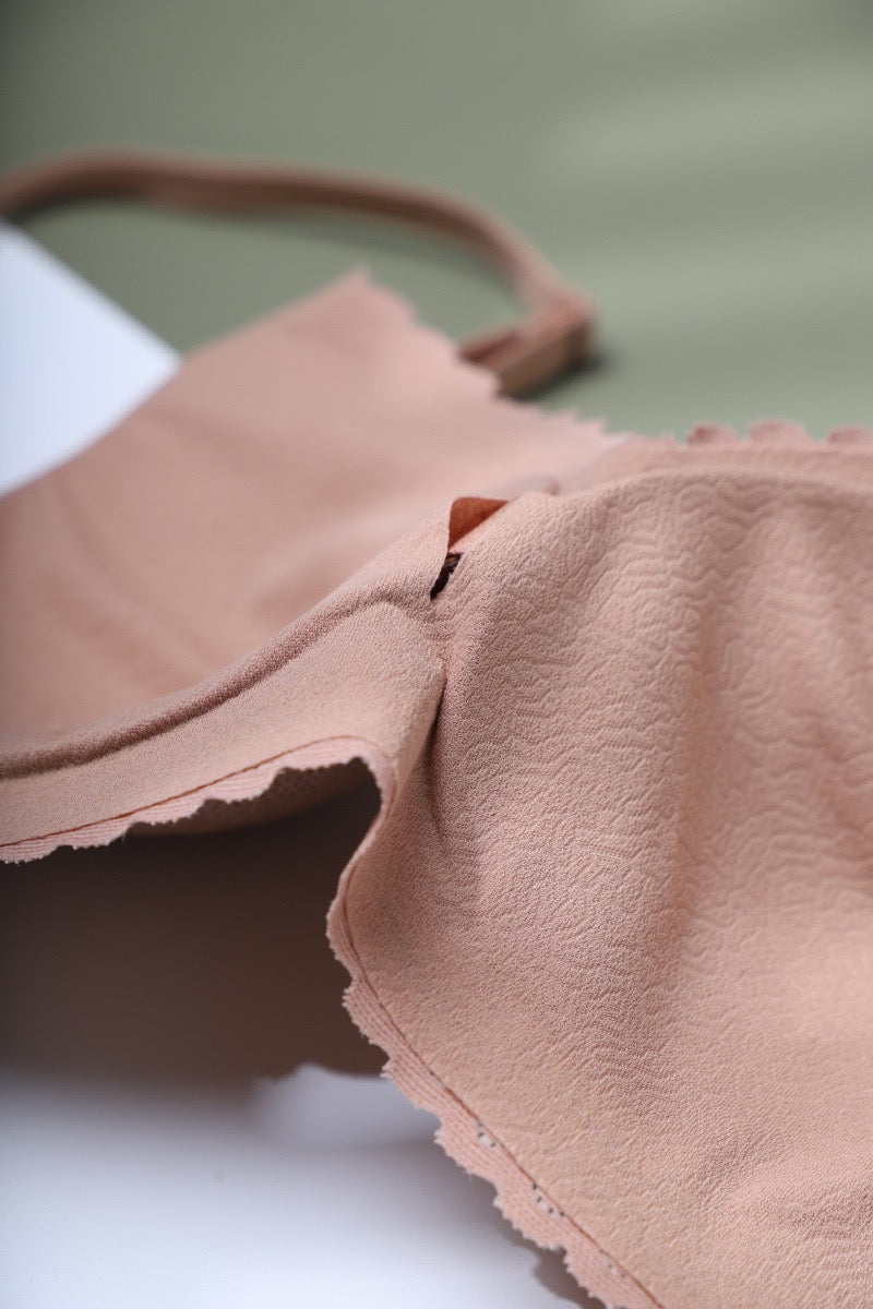 Biustonosz w delikatny wzorek