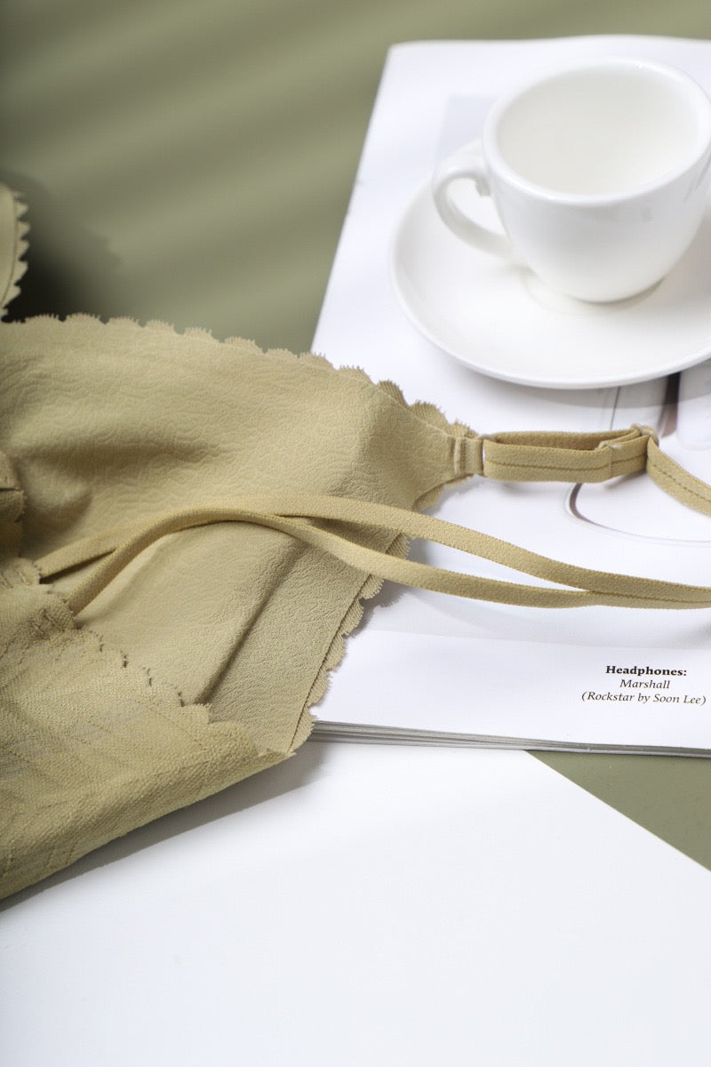 Biustonosz w delikatny wzorek