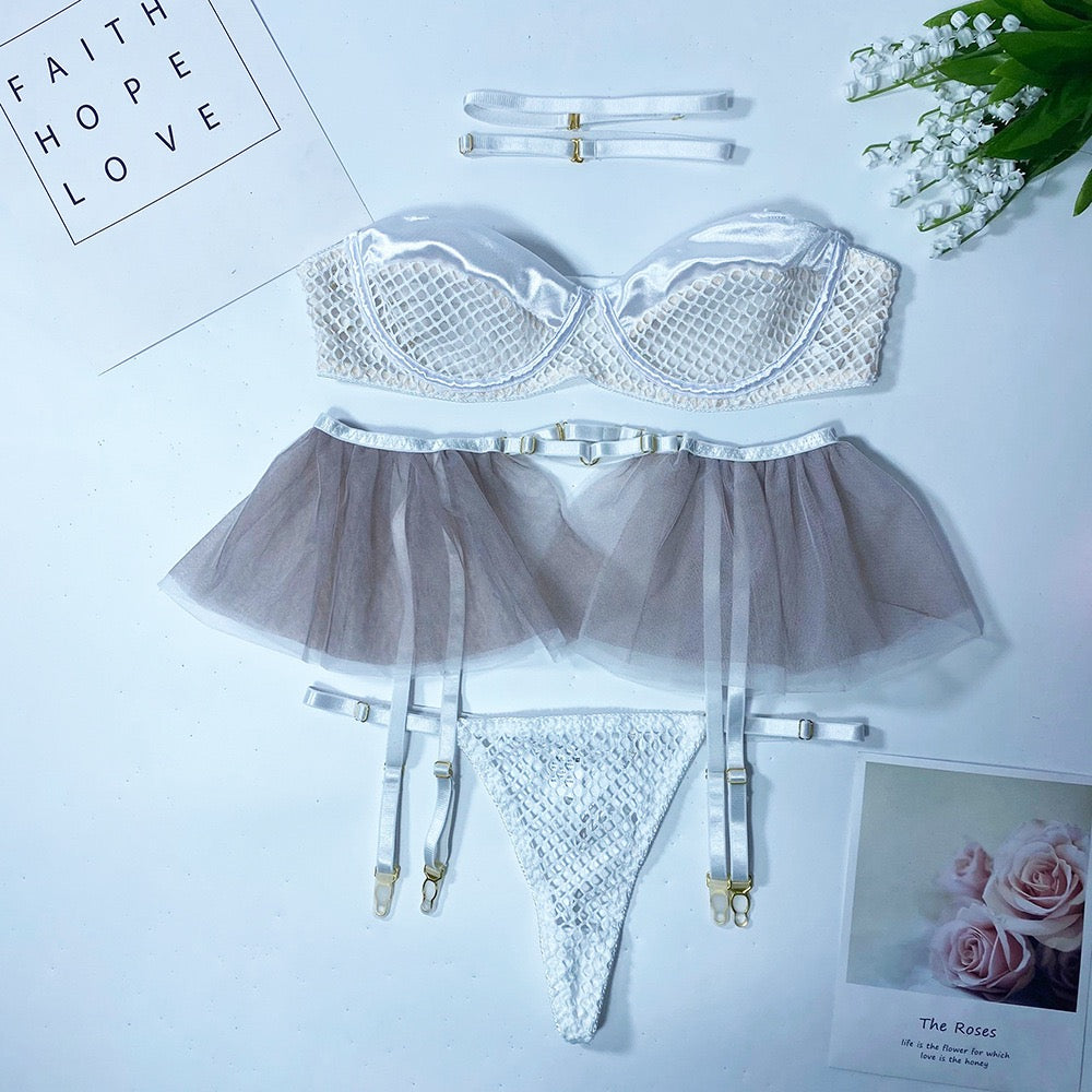 Dziewczęcy komplet bielizny z falbanką w tali