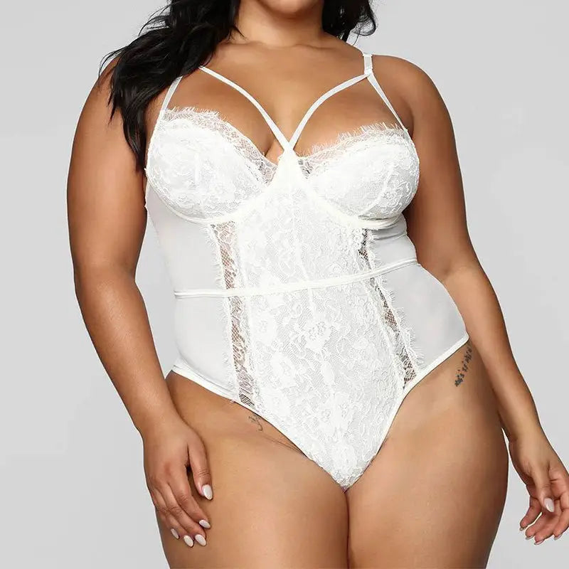 Koronkowe body z ozdobnymi paskami plus size - Luxurie