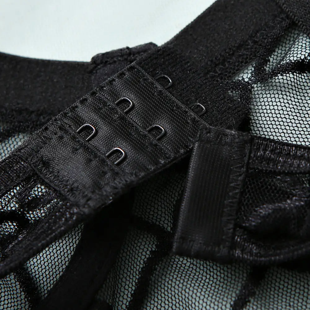 Zmysłowe czarne body z siateczką i łańcuszkami - Bielizna damska