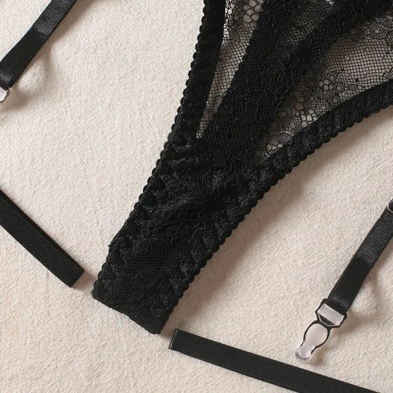 Zmysłowy zestaw koronkowy z błyszczącymi akcentami - Bielizna damska