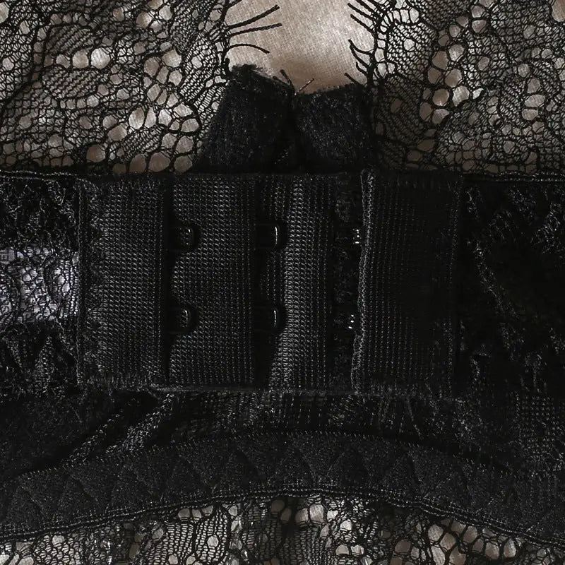 Zmysłowy zestaw koronkowy z błyszczącymi akcentami - Bielizna damska